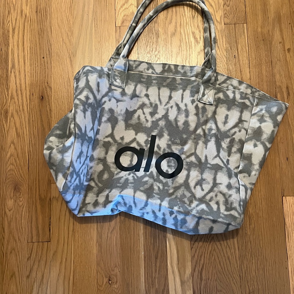 ALO Yoga Patterned Tote Bag with Black Logo